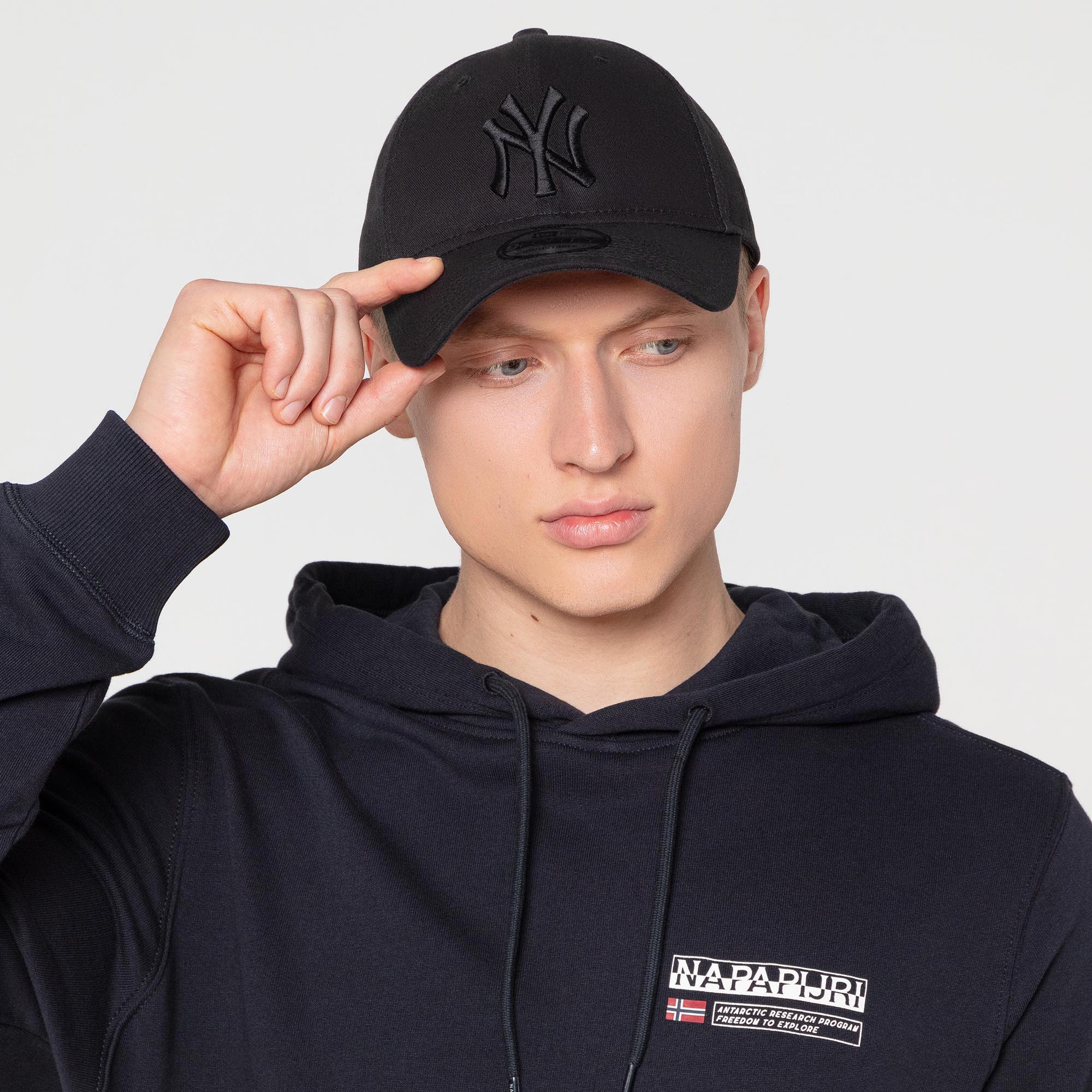 Кепка League Essential 940 New Era